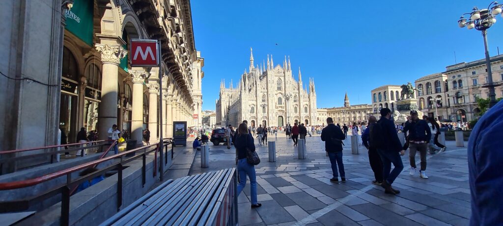 Metro w Mediolanie, plac Duomo